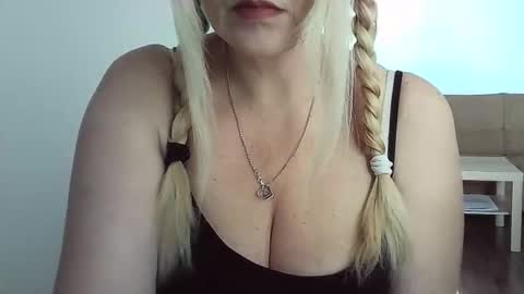 Snapshot of ttrnynela chatting on 19, 2, 2026 Ttrnynela online show from 19, 2, 2026