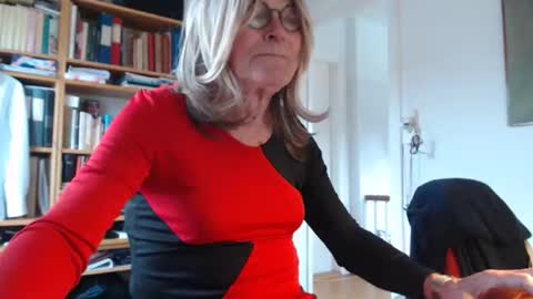 Snapshot of tubaist chatting on 5, 11, 2025 FINN but call me NANNA online show from 5, 11, 2025