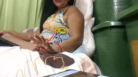 Snapshot of tuchmegently chatting on 13, 11, 2025 Mae online show from 13, 11, 2025