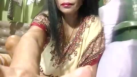 Snapshot of tuchmegently chatting on 24, 11, 2025 Mae online show from 24, 11, 2025