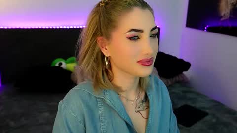 Snapshot of tweety_twist chatting on 18, 1, 2026 MayCarrey online show from 18, 1, 2026