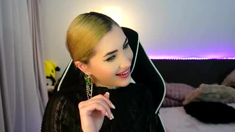 Snapshot of tweety_twist chatting on 22, 2, 2026 MayCarrey online show from 22, 2, 2026