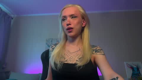 Snapshot of twiinkie_pie chatting on 10, 5, 2026 Maria 3 online show from 10, 5, 2026