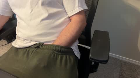 Snapshot of twinkboylover321 chatting on 12, 1, 2026 Tell me what to do online show from 12, 1, 2026