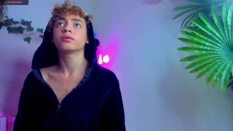 Snapshot of twinkk_guyy chatting on 23, 11, 2025 twinkk_guyy online show from 23, 11, 2025