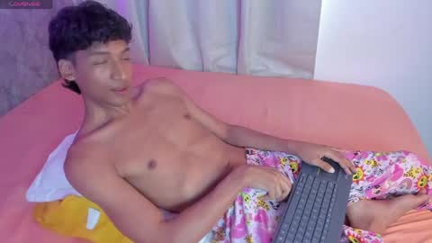 Snapshot of twinksboys_23 chatting on 28, 4, 2026 twinksboys_23 online show from 28, 4, 2026