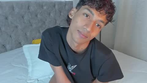 Snapshot of twinksboys_23 chatting on 7, 5, 2026 twinksboys_23 online show from 7, 5, 2026