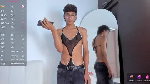 Snapshot of twinksboys_23 chatting on 25, 5, 2026 twinksboys_23 online show from 25, 5, 2026