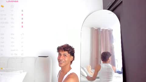Snapshot of twinksboys_23 chatting on 7, 7, 2026 twinksboys_23 online show from 7, 7, 2026