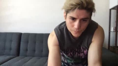 Snapshot of twinksguys360 chatting on 19, 10, 2025 Derrick online show from 19, 10, 2025