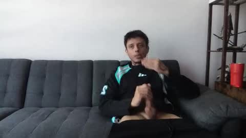 Snapshot of twinksguys360 chatting on 28, 2, 2026 Derrick online show from 28, 2, 2026