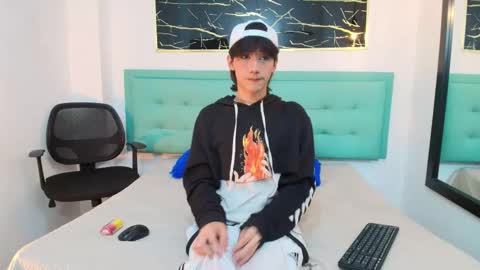 twinslovers_ online show from 9, 10, 2025