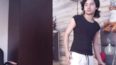 twinslovers_ online show from 2, 6, 2026