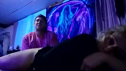 Twocrazy85 online show from 8, 2, 2026