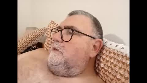 twohats2810 online show from 17, 12, 2025