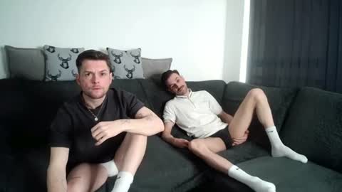 Snapshot of twotwinkhusbands chatting on 28, 6, 2026 RyanRowan online show from 28, 6, 2026