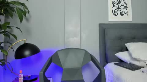 Snapshot of tyler_fox_ chatting on 16, 6, 2026 Tyler Fox online show from 16, 6, 2026