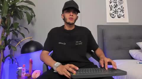 Snapshot of tyler_fox_ chatting on 1, 7, 2026 Tyler Fox online show from 1, 7, 2026