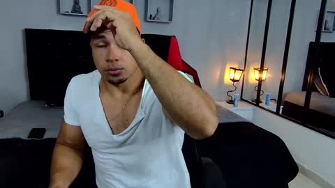 tyler_hank1 online show from 14, 1, 2025