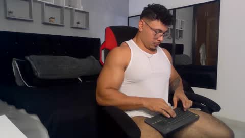 tyler_hank1 online show from 29, 9, 2025