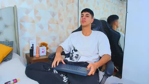Snapshot of tyler_rodriguez chatting on 11, 9, 2025 Tyler Rodriguez online show from 11, 9, 2025