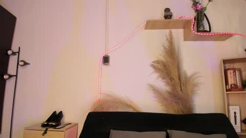 tylla__ online show from 9, 4, 2026