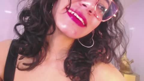 Snapshot of tyna_ch chatting on 4, 1, 2025 TYNA online show from 4, 1, 2025