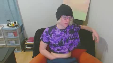 Snapshot of tyyyler93 chatting on 28, 11, 2025 TylerAlternative online show from 28, 11, 2025