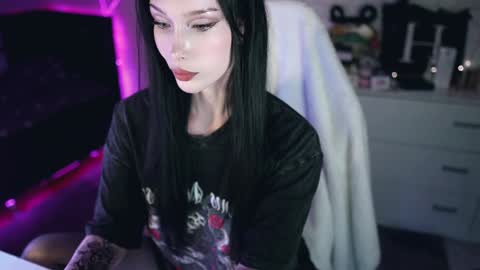 Snapshot of uindi chatting on 9, 12, 2024 Izzy online show from 9, 12, 2024