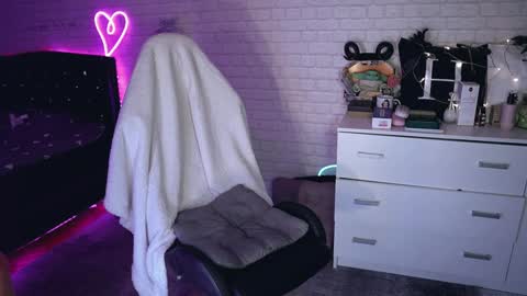 Snapshot of uindi chatting on 15, 12, 2024 Izzy online show from 15, 12, 2024