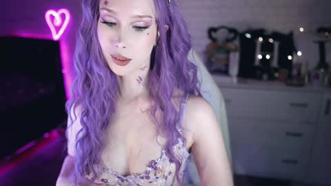 Snapshot of uindi chatting on 2, 2, 2025 Izzy online show from 2, 2, 2025