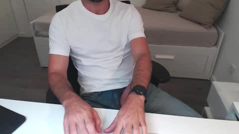 Snapshot of ulep chatting on 8, 10, 2025 Ulep online show from 8, 10, 2025