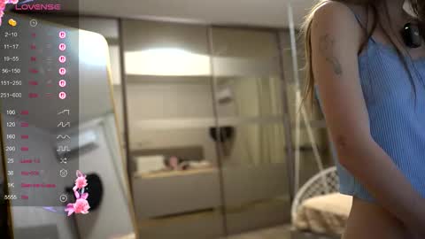 Snapshot of unarks chatting on 11, 11, 2025 unarks online show from 11, 11, 2025