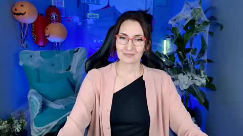 Snapshot of unatera chatting on 20, 10, 2025 UnaTera online show from 20, 10, 2025