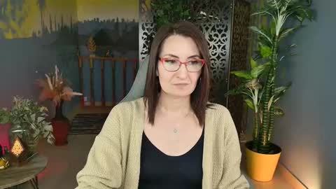 Snapshot of unatera chatting on 4, 11, 2025 UnaTera online show from 4, 11, 2025