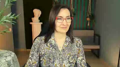 Snapshot of unatera chatting on 11, 11, 2025 UnaTera online show from 11, 11, 2025