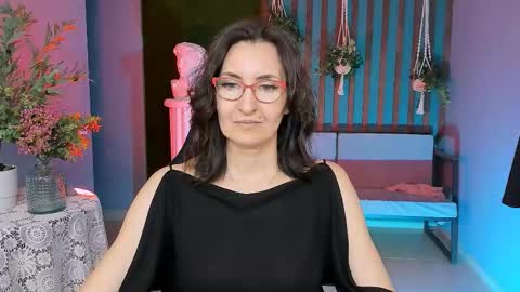 Snapshot of unatera chatting on 17, 11, 2025 UnaTera online show from 17, 11, 2025