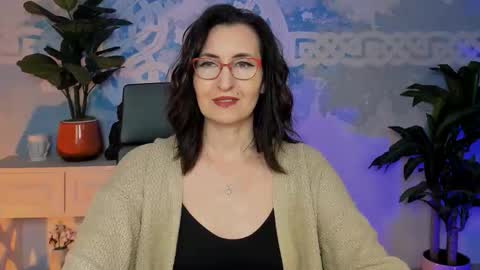 Snapshot of unatera chatting on 24, 11, 2025 UnaTera online show from 24, 11, 2025