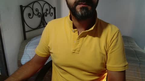 Snapshot of under_thedesk chatting on 20, 5, 2026 Giov online show from 20, 5, 2026