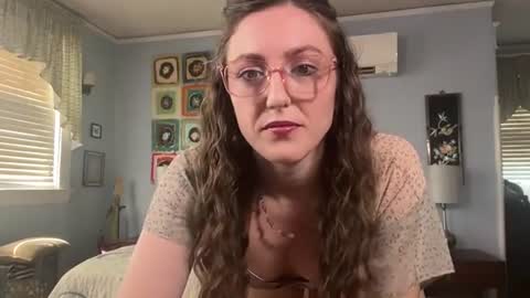 Snapshot of unicornfairy55 chatting on 14, 6, 2026 Lola Moonstone online show from 14, 6, 2026