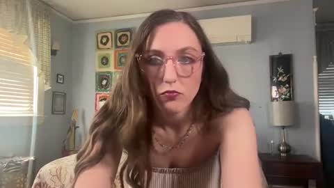 Snapshot of unicornfairy55 chatting on 21, 6, 2026 Lola Moonstone online show from 21, 6, 2026