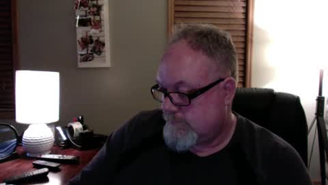 Snapshot of up2later chatting on 5, 2, 2025 up2later online show from 5, 2, 2025