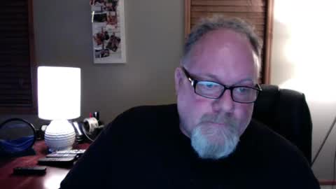 Snapshot of up2later chatting on 24, 2, 2025 up2later online show from 24, 2, 2025