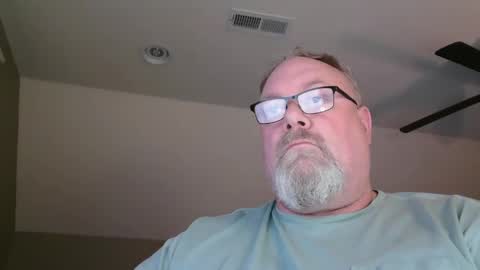 Snapshot of up2later chatting on 2, 3, 2025 up2later online show from 2, 3, 2025