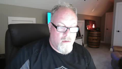 Snapshot of up2later chatting on 21, 9, 2025 up2later online show from 21, 9, 2025