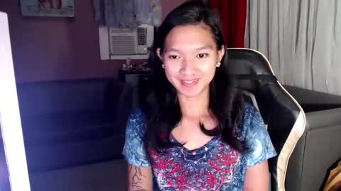 Snapshot of urasian_newra chatting on 3, 10, 2025 NEWRA ALLISON online show from 3, 10, 2025