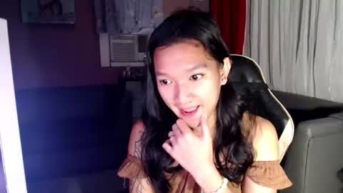 Snapshot of urasian_newra chatting on 4, 10, 2025 NEWRA ALLISON online show from 4, 10, 2025