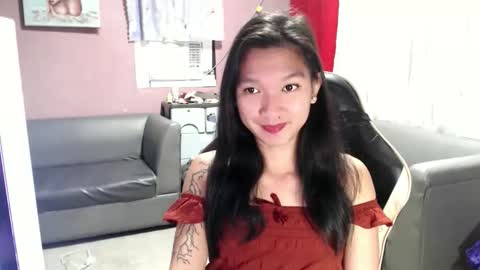 Snapshot of urasian_newra chatting on 8, 10, 2025 NEWRA ALLISON online show from 8, 10, 2025