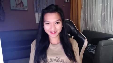 Snapshot of urasian_newra chatting on 4, 11, 2025 NEWRA ALLISON online show from 4, 11, 2025