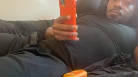 Snapshot of urbandick5 chatting on 19, 10, 2025 urbandick5 online show from 19, 10, 2025